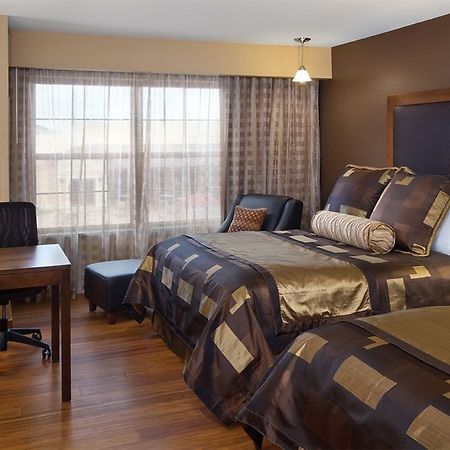 Clubhouse Hotel And Suites Пирр Экстерьер фото